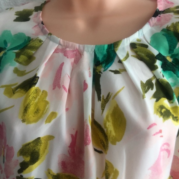 Merlona Floral Top - Picture 2 of 5